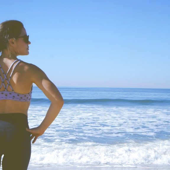 girl-on-beach-spray-tan